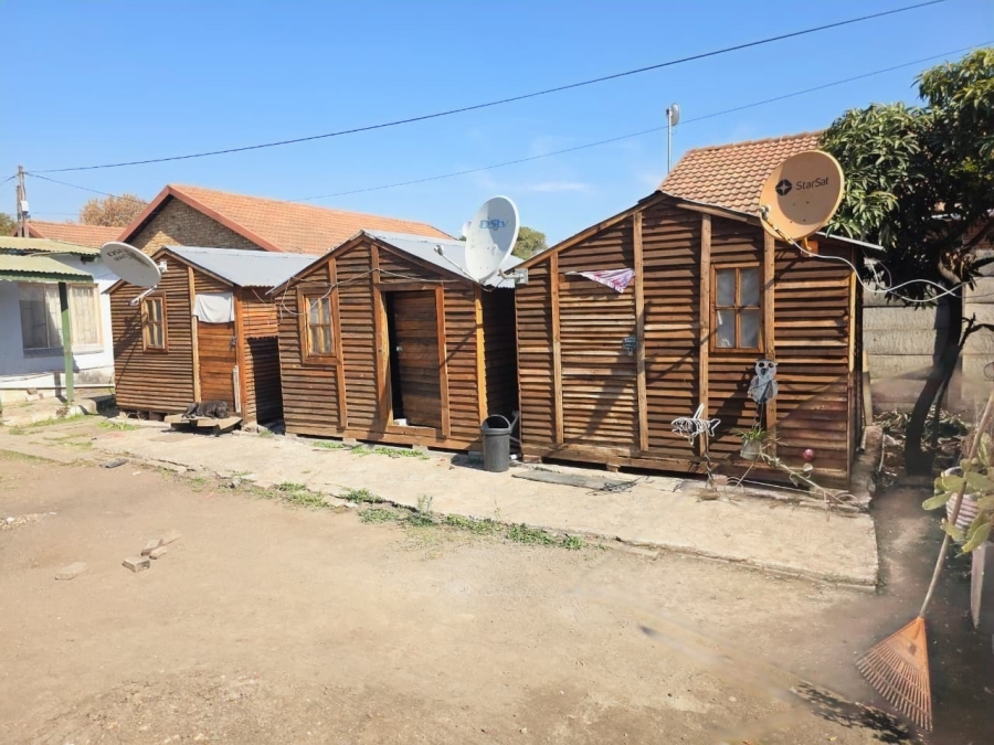 5 Bedroom Property for Sale in Oos Einde North West
